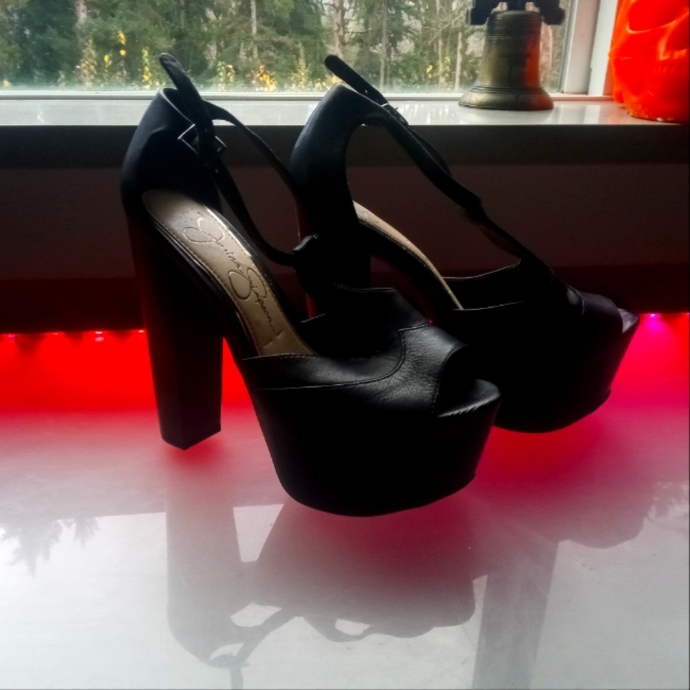 Jessica Simpson high heals